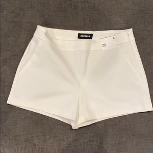 Brand new w/tags Express mid rise shortie size 6